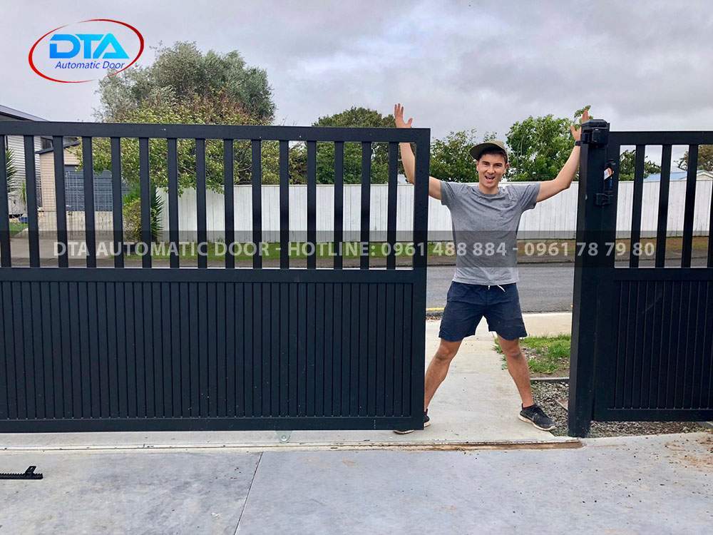 cua tu dong gia re 42