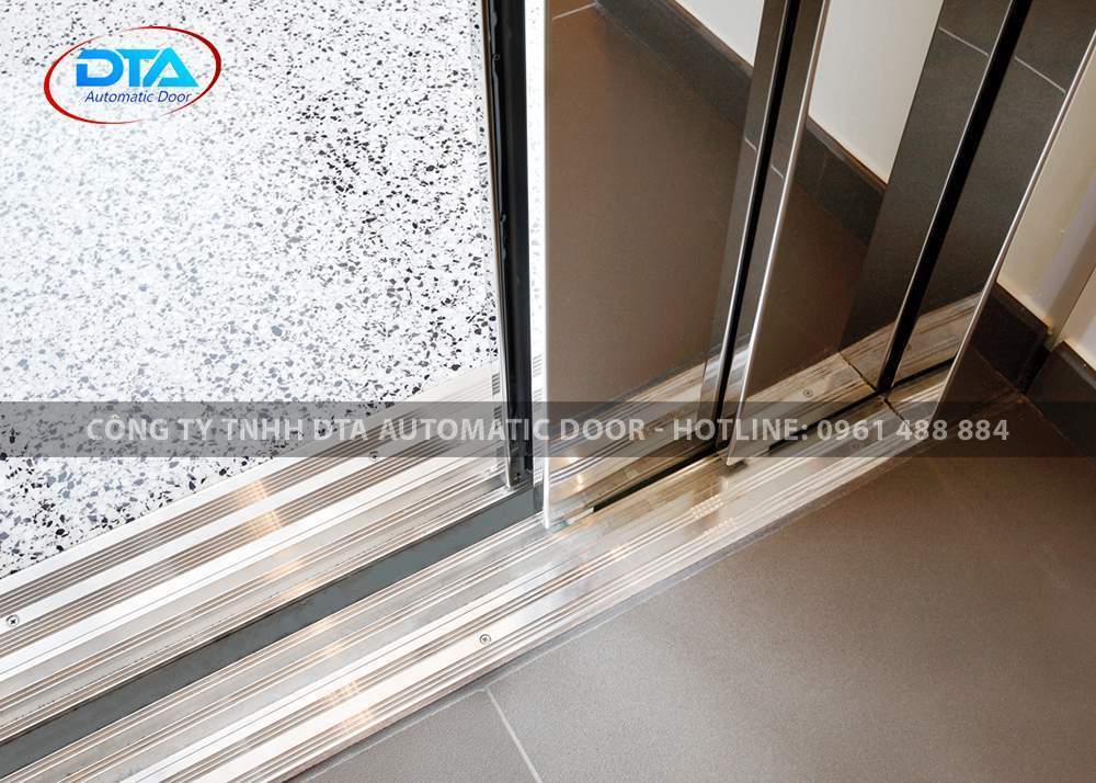 cua kinh truot tu dong 39