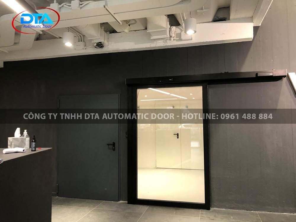 cua kinh truot tu dong 46