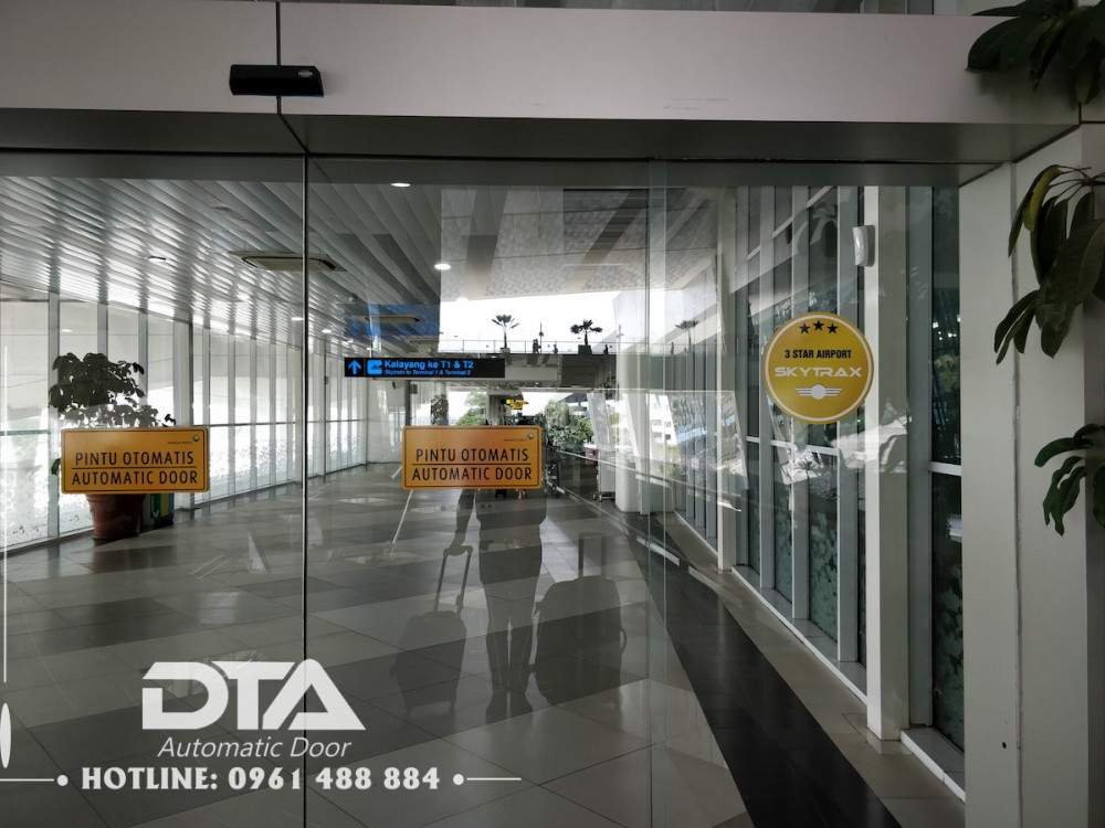 cua tu dong sang trong 99